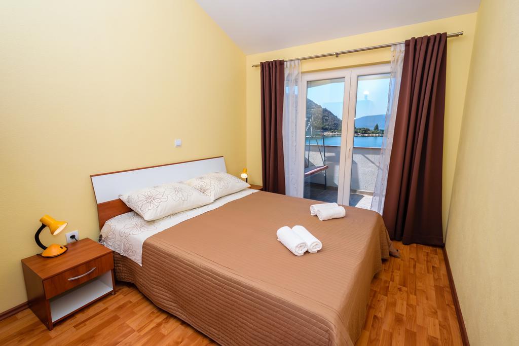 Apartments Galeb Blace Eksteriør billede