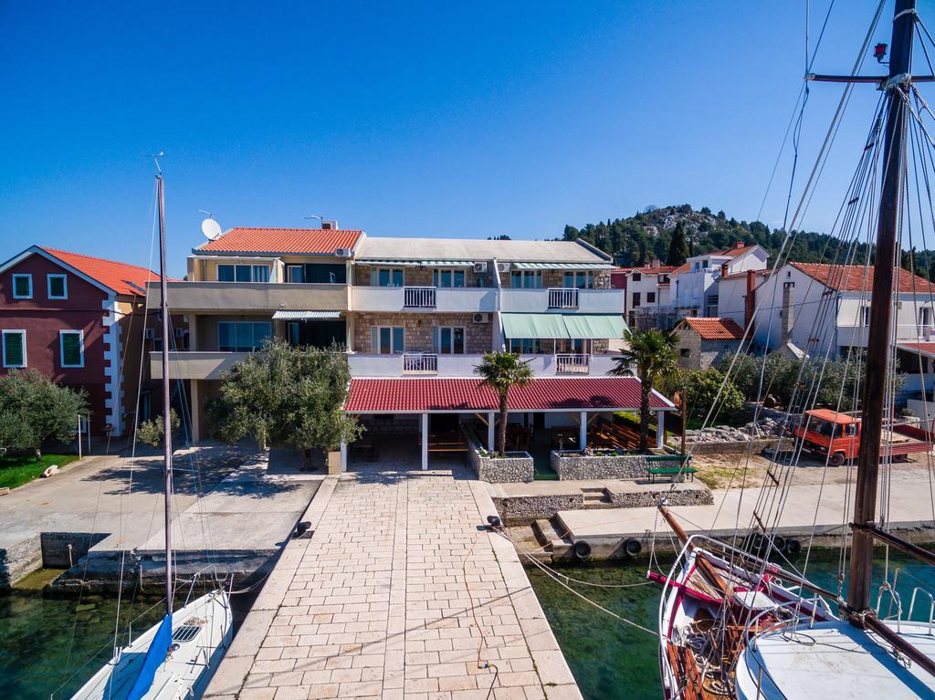Apartments Galeb Blace Eksteriør billede