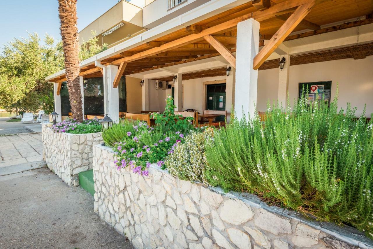 Apartments Galeb Blace Eksteriør billede