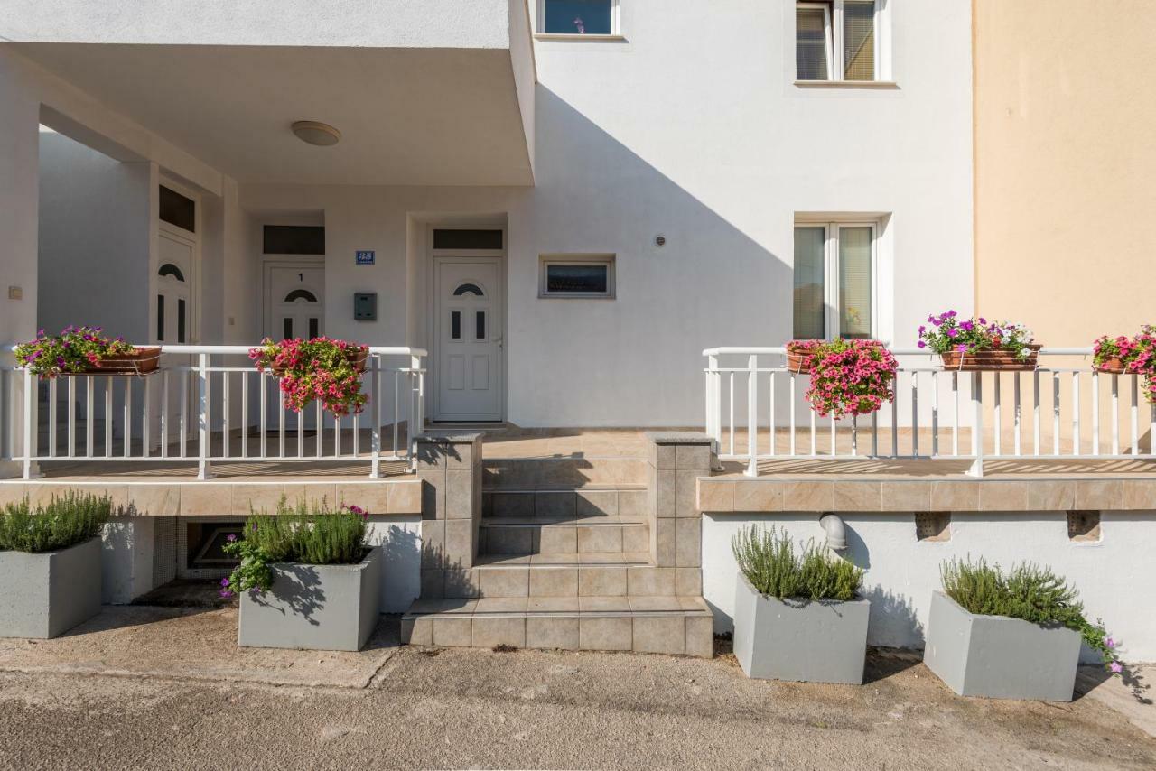 Apartments Galeb Blace Eksteriør billede