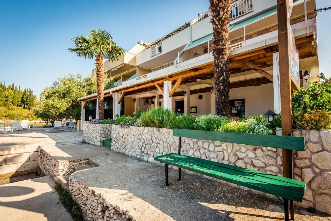 Apartments Galeb Blace Eksteriør billede